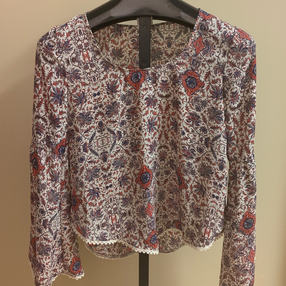 Cute bell sleeve floral print shirt from Buckle